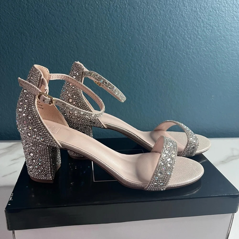 NWT Allover Crystal Glitter Block heel sandals size 10 Prom bridal festival
